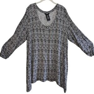 Premise, chevron batik Lagenlook tunic with ruched sleeves. Size: XL